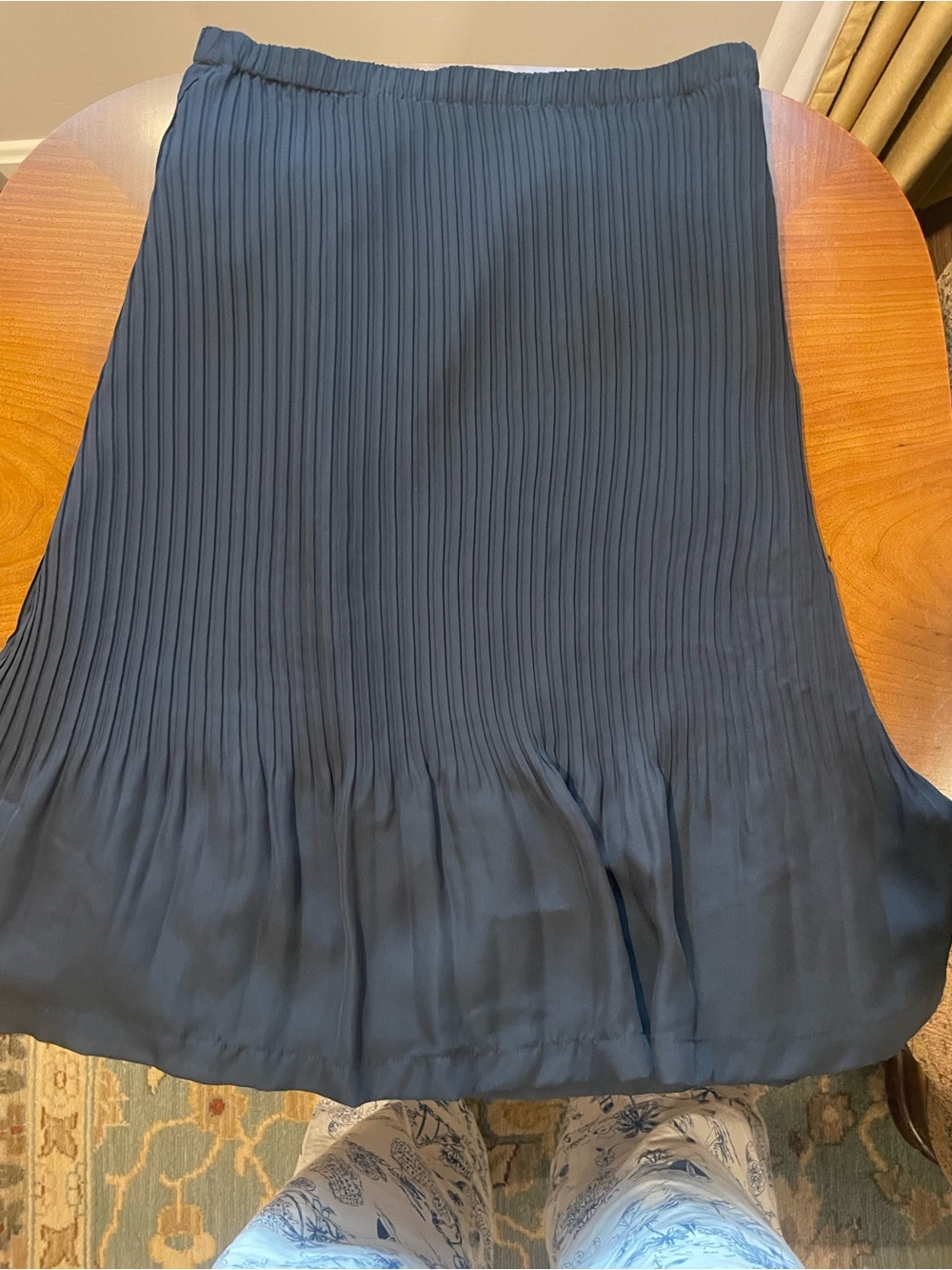 Gorgeous Allison Taylor Black Pleated Midi Skirt
